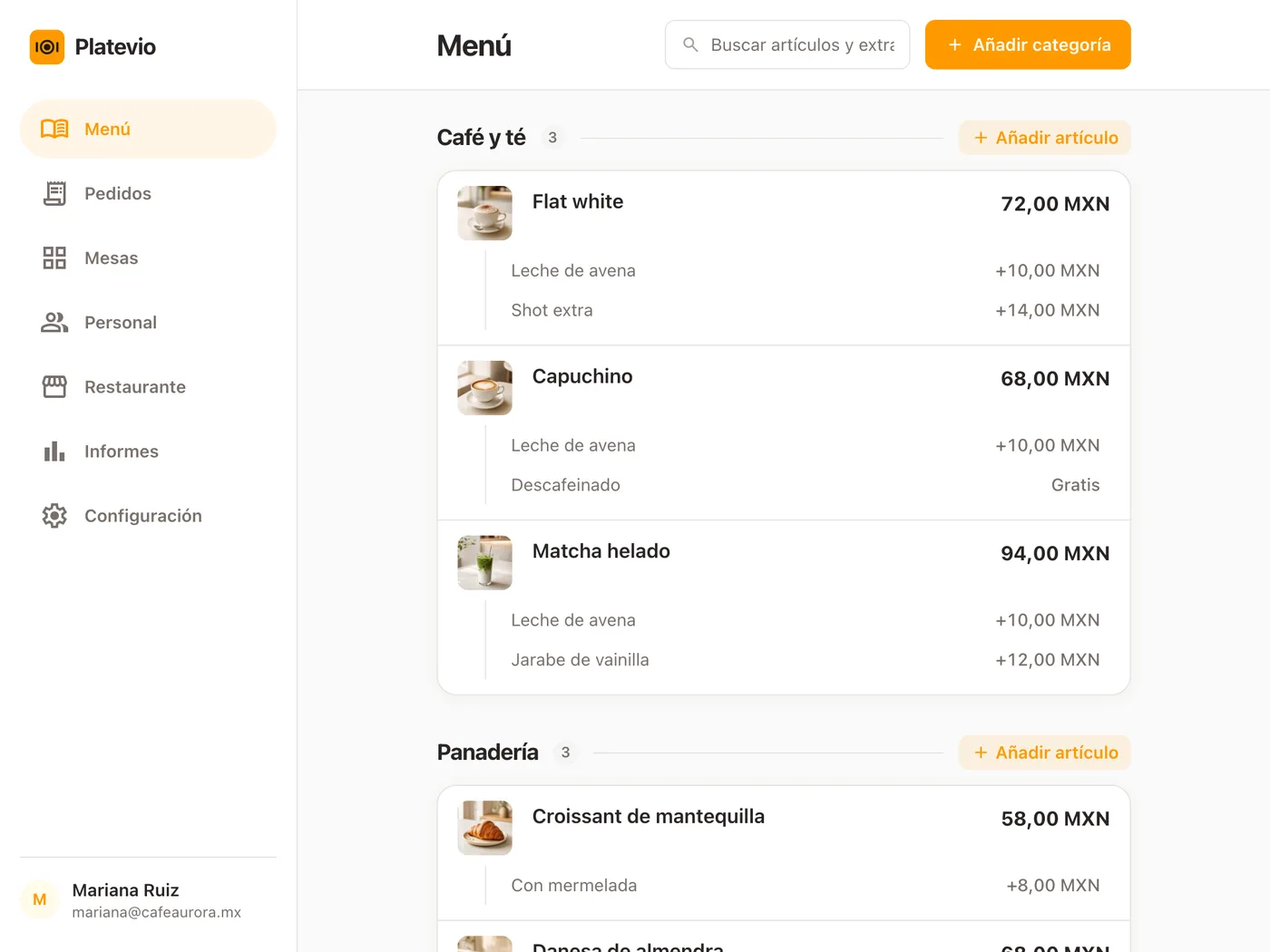 Catálogo de panadería en Platevio sobre una tableta, organizado por categorías y precios