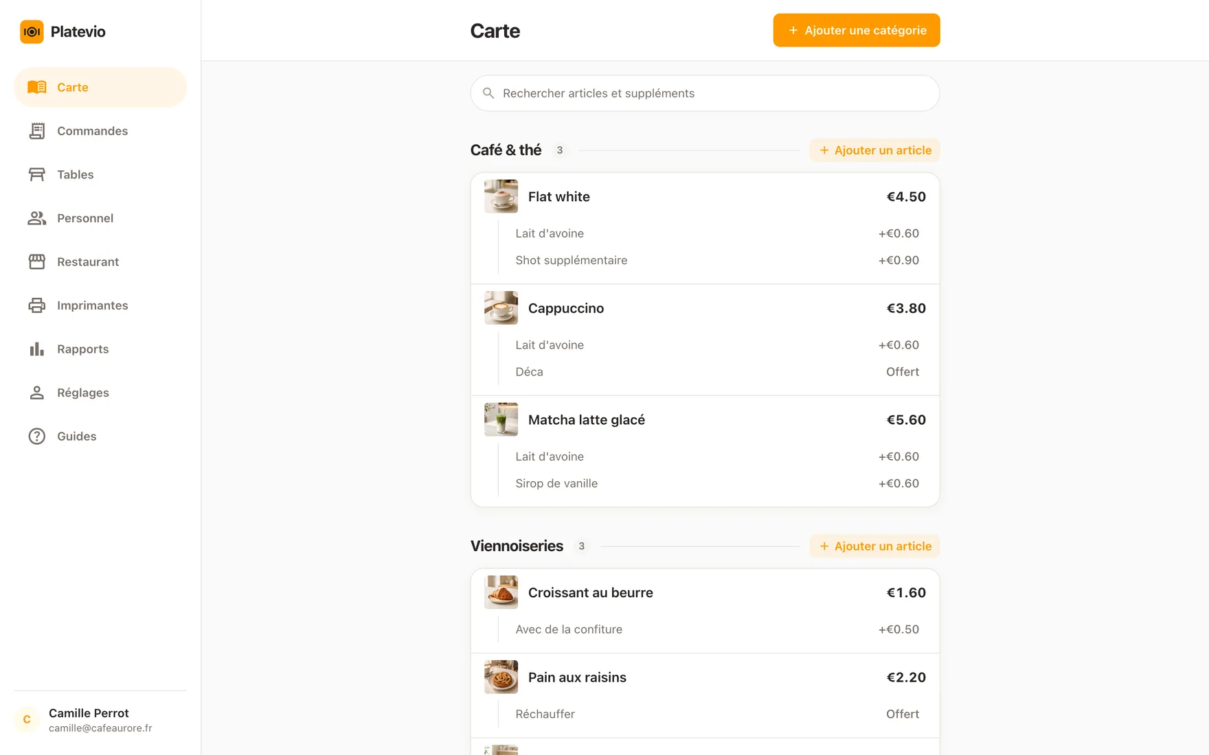 La page Carte de Platevio dans un navigateur sur un ordinateur portable : les catégories, chaque article avec son prix, et les suppléments listés sous les articles qui en ont