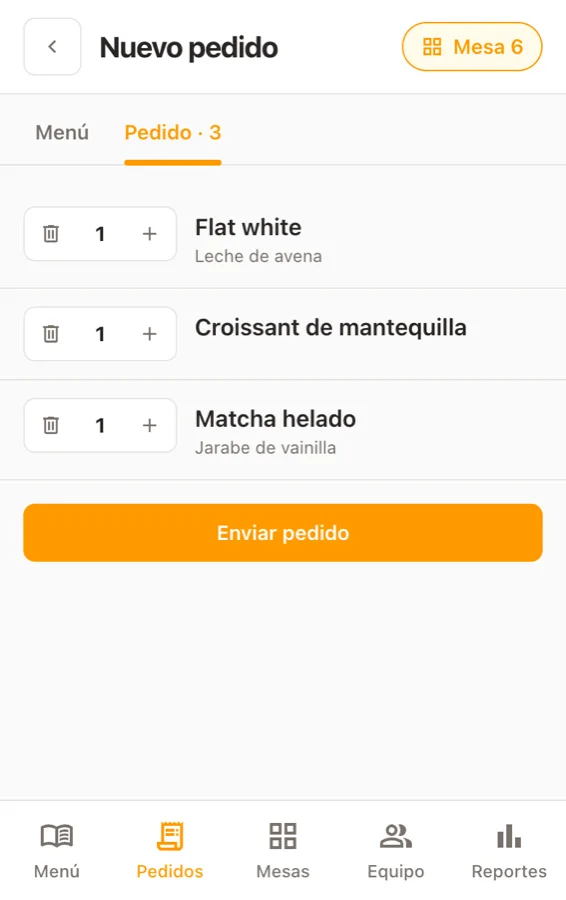 Un pedido de la mesa 6 en el celular: tres platillos con sus extras y el botón Enviar pedido