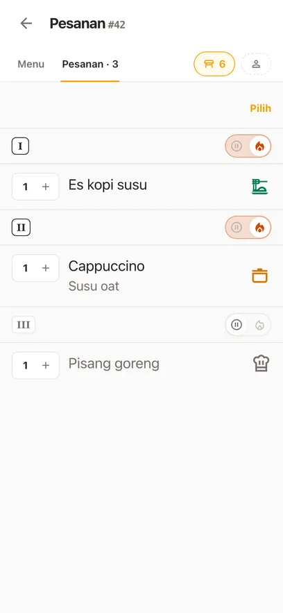 Satu bon terbuka di HP: hidangannya dalam tiga giliran saji, masing-masing dengan statusnya sendiri dan tambahan yang dipesan bersamanya
