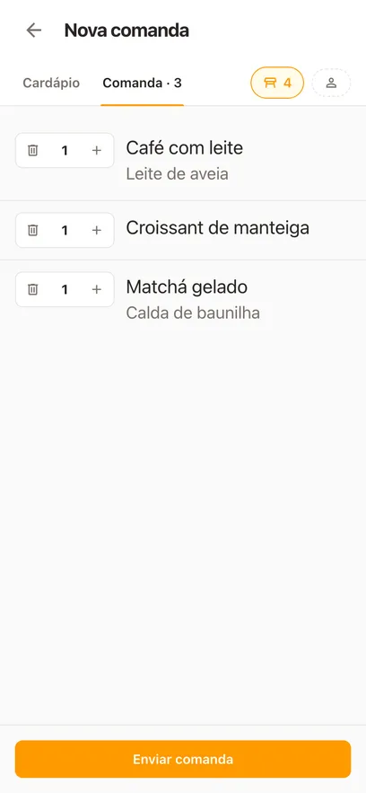 Uma nova comanda no celular, já na Mesa 4: um café com leite, um croissant de manteiga e um matchá gelado com os seus adicionais, e o botão Enviar comanda