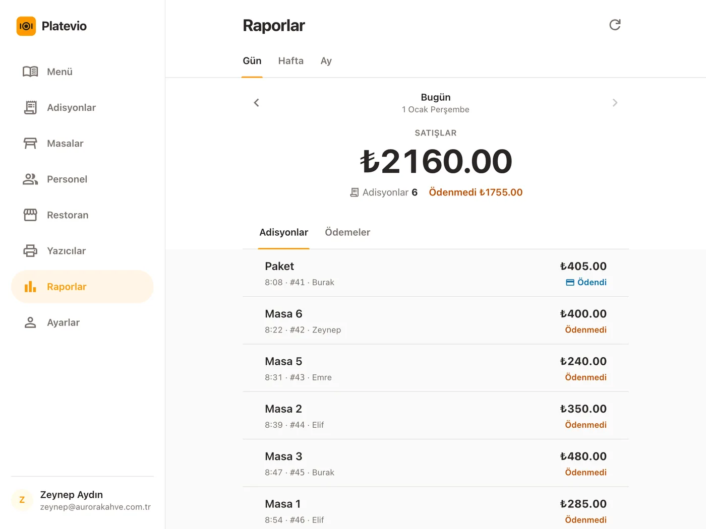 Bir tablette Platevio Raporlar ekranı: Bugün için Satışlar büyük tek bir rakam olarak, altında adisyon sayısı ve Ödenmedi tutarı, onun altında günün adisyonları, her biri masası, saati, numarası, açan garsonu ve Ödendi ya da Ödenmedi durumuyla